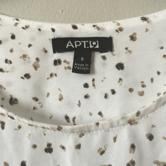 Apt 9 Blouse size Small. White with speckled design and ruffle hem New with tags - Picture 6 of 7